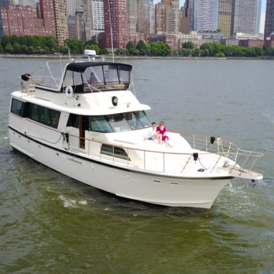 New York motor yacht 60 starboard bow
